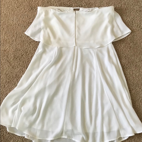 Perfect wedding occasion dress for bride - Picture 2 of 3